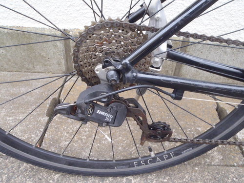 終了　GIANT　クロスバイク　エスケープR3　3×8段ギヤ　タイヤ新品　ワイヤーカギ新品　中古自転車