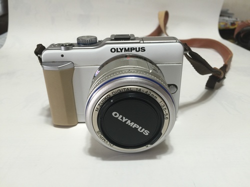 【中古品】Olympus Pen E-PL１デジタルカメラ　＋　ストロボ　+　付属品（写真）