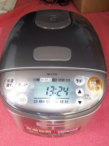 象印 マイコン炊飯器 3合 NS-LF05　13年