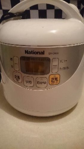 まだまだ使える2007年製の3合炊き炊飯器です。
