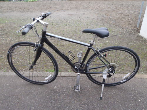 終了　GIANT　クロスバイク　3×8段ギヤ　タイヤ新品　ワイヤーカギ新品　LEDライト付　中古自転車
