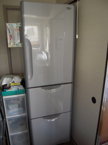 日立製303L3ドア冷蔵庫 売ります※嫁ぎ先が決まりました。お問い合わせいただいた皆様ありがとうございました。m(_ _)m