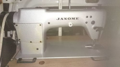 ジャノメの工業用ミシン（DB-J704）