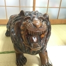 【取引中】ライオンの木彫り　全長94cm　重さ25kg