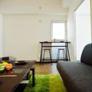 ソファとテーブルとラグのセットを半額で売ります。