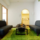 ソファとテーブルとラグのセットを半額で売ります。