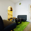 ソファとテーブルとラグのセットを半額で売ります。