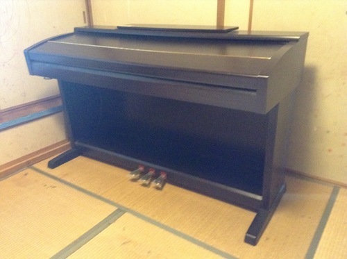 電子ピアノ（クラビノーバCVP303）ネジ取れ品