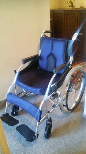 ほとんど未使用の車いす格安で売ります