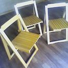 木製の折り畳み式椅子