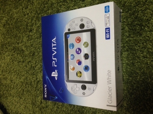 PSVita PCH-2000シリーズ グレイシャー・ホワイト【メモカ8GB付】