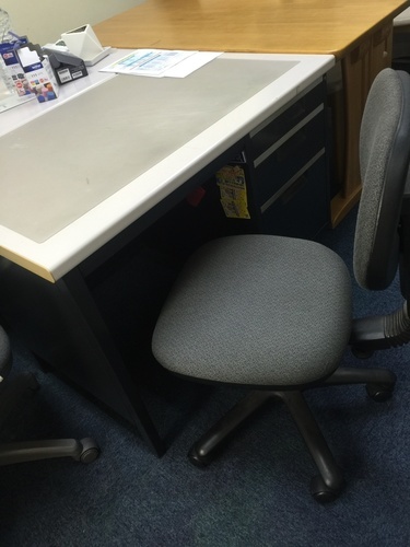 事務所用テーブル、椅子２セット