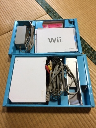 Wiiゲーム機とWiiフィットのセット