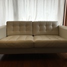 IKEAの本革、白いソファ