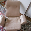 回転式のリクライニングの座椅子