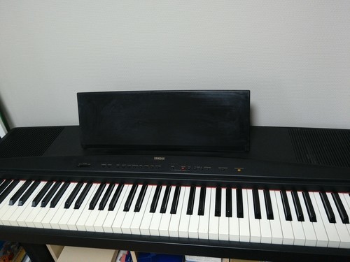 電子ピアノ　YAMAHA