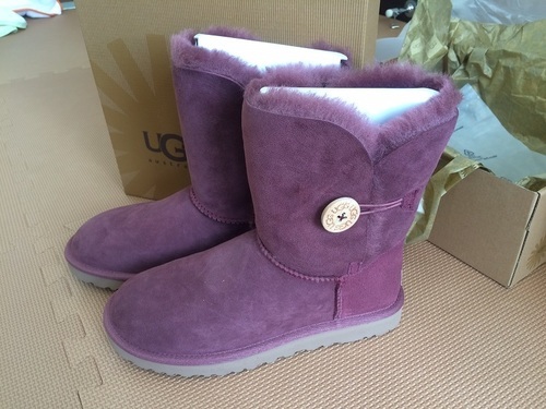 ■UGG　ブーツ　W BAILEY BUTTON　US7　プラム　【正規品】