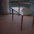 「テーブル（天板白）と椅子４脚」＜脚部取り外し可＞直接引き取り可能な方