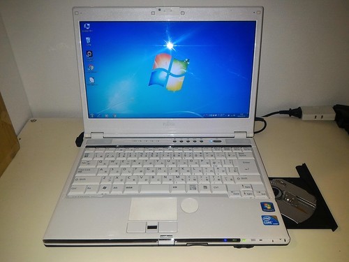 (お取引中)高性能Core-i3搭載 Windows7ノートPC Core-i3/ﾒﾓﾘ4GB/HDD250GB/DVD-RW/無線LAN/Libre Office [富士通 Lifebook SH53C]