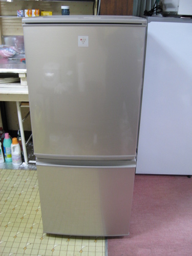 2014年シャープ　プラズマクラスター搭載　　137Ｌ2ドア冷蔵庫