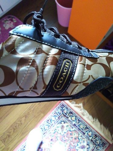 COACHのスニーカーになります