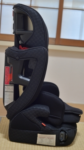 アップリカ エアグルーヴ プラス ストリングブラックbk 軽量ジュニアシート 1歳頃からのロングユース仕様 Songan28 金町のキッズ用品 車用ジュニアシート の中古あげます 譲ります ジモティーで不用品の処分