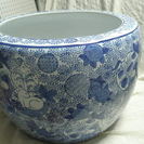 【 🍓ジモティー 】睡蓮鉢・金魚鉢としても「青いうさぎ模様の火鉢」