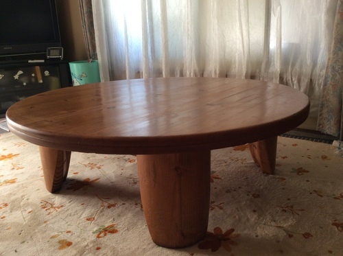 無垢材で直径１メートル高さ３３センチの円形テーブル ニャニャンタ 川口のテーブル 座卓 ローテーブル の中古あげます 譲ります ジモティーで不用品の処分