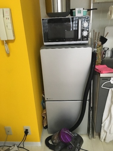 冷蔵庫、洗濯機、炊飯器、掃除機、レンジレンジ、机、椅子✖︎4、テレビ