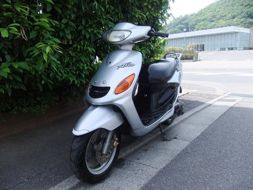 ヤマハ　グランドアクシス100　SB06J　実動中古車バッテリー新品