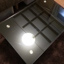黒のガラステーブル