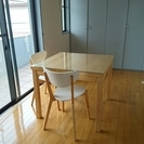 【美品】IKEAの伸縮できるダイニングテーブル＆椅子2個のセット！