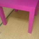 ピンクのミニテーブル