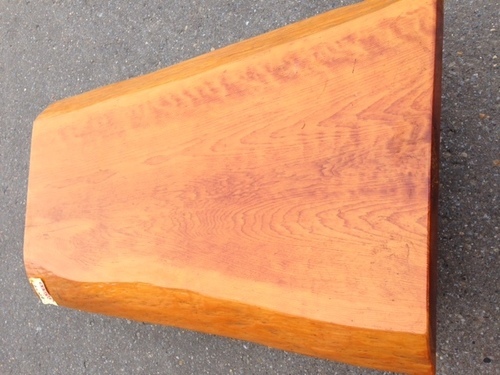 一枚板のテーブル