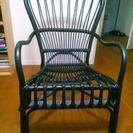 黒の籐椅子