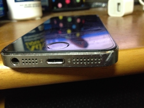 SB Iphone5S  64G(箱なし）　レザーケース、ライトニングケーブル、USB型ACアダプター付き