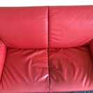 真っ赤なソファを無料で差し上げます。