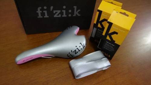 イタリア本国特注品♪ 【別注オーダー物】 fizik フィジーク アリエンテカーボンサドル