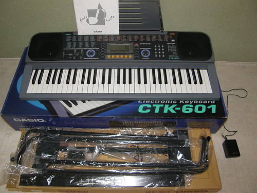 電子キーボード　カシオCTK６０１