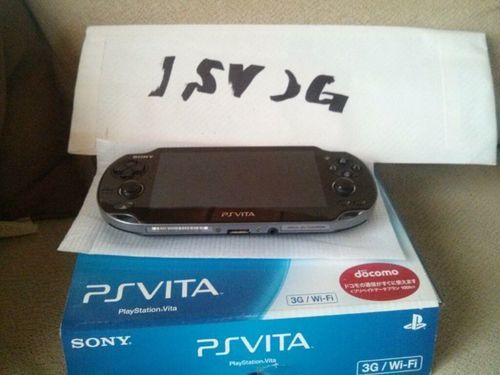 【取引中】PlayStation Vita 3G/Wi-Fi ブラック PCH1100