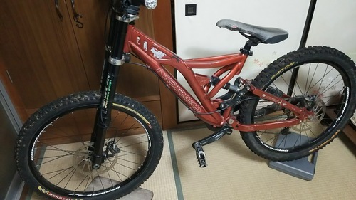 ダウンヒル フリーライドバイク。 NORCO製