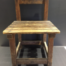木製の古い椅子