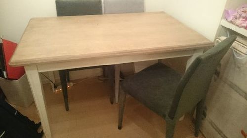 アフタヌーンティーのダイニングテーブルとFrancfrancの椅子四脚セット　10000円　とりに来ていただける方