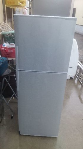 リサイクルショップの蔵出し商品 １４年式 シャープ 225L 冷蔵庫