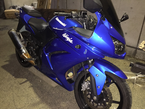 綺麗な青いNinja250R売ります！