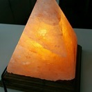 ヒマラヤ岩塩のピラミッド型ライト