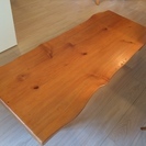 一枚板の大きなローテーブル（幅１４０cm×奥行き約６０cm×高さ...
