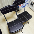 【取引完了】椅子、クロスチェア×2つ(焦茶色、折りたたみ可能、ニ...