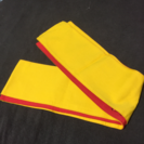 黄色と赤のリバーシブルの帯 チャーム付き