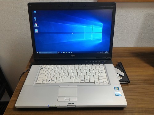 (お取引中)Core-i3 最新OS Windows10 i3/ﾒﾓﾘ2G/HDD160G/DVD-RW/無線LAN/Libre Office [富士通 Lifebook E780/B]